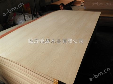 临沂瑞森木业胶合板水曲柳花纹饰面板贴面板背板E0级